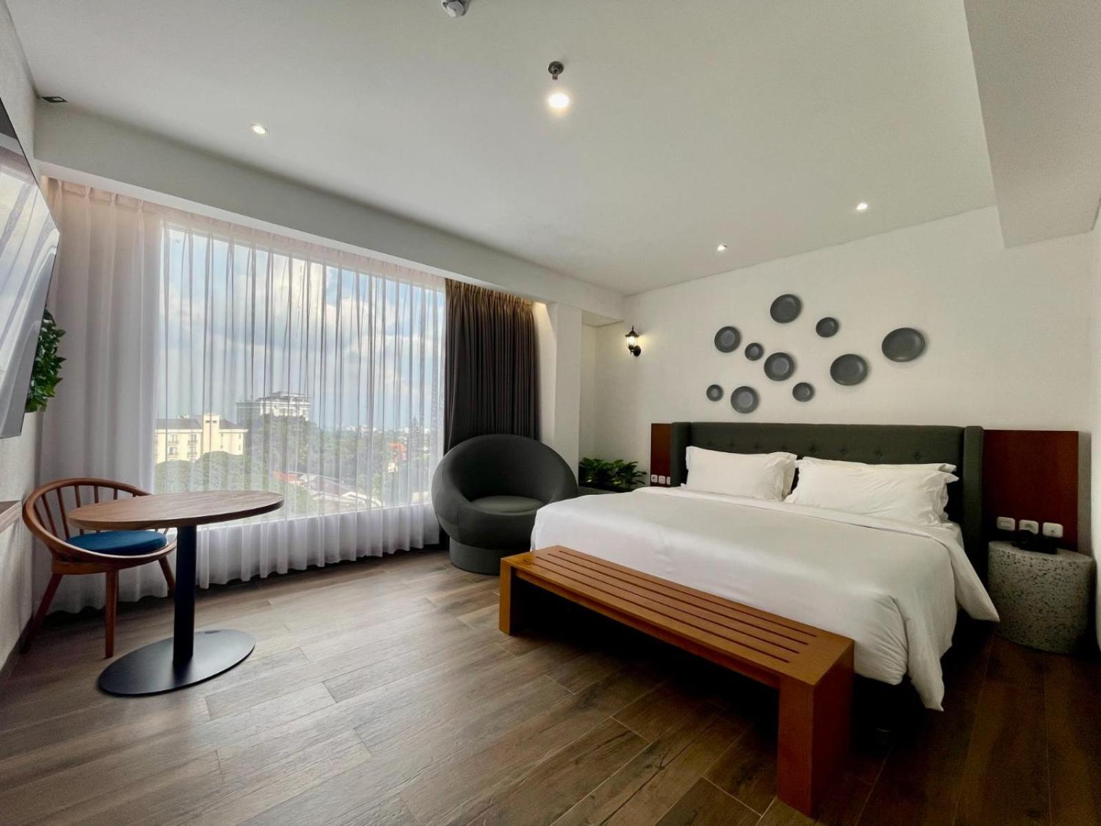 Hemangini Hotel Бандунг Экстерьер фото
